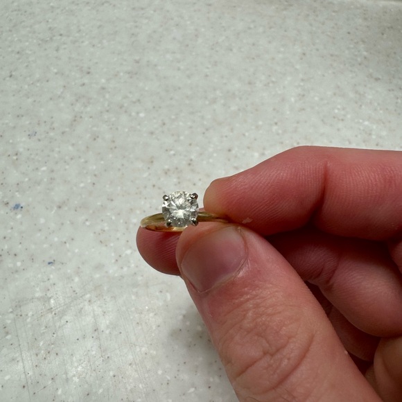 Engagement ring - Picture 1 of 4